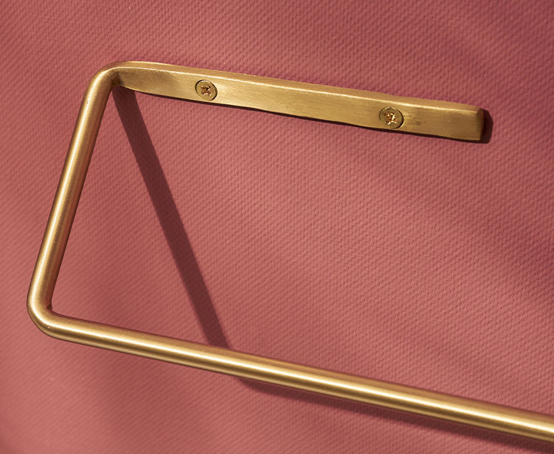 美しさと重厚感の両方を兼ねそなえた真鍮