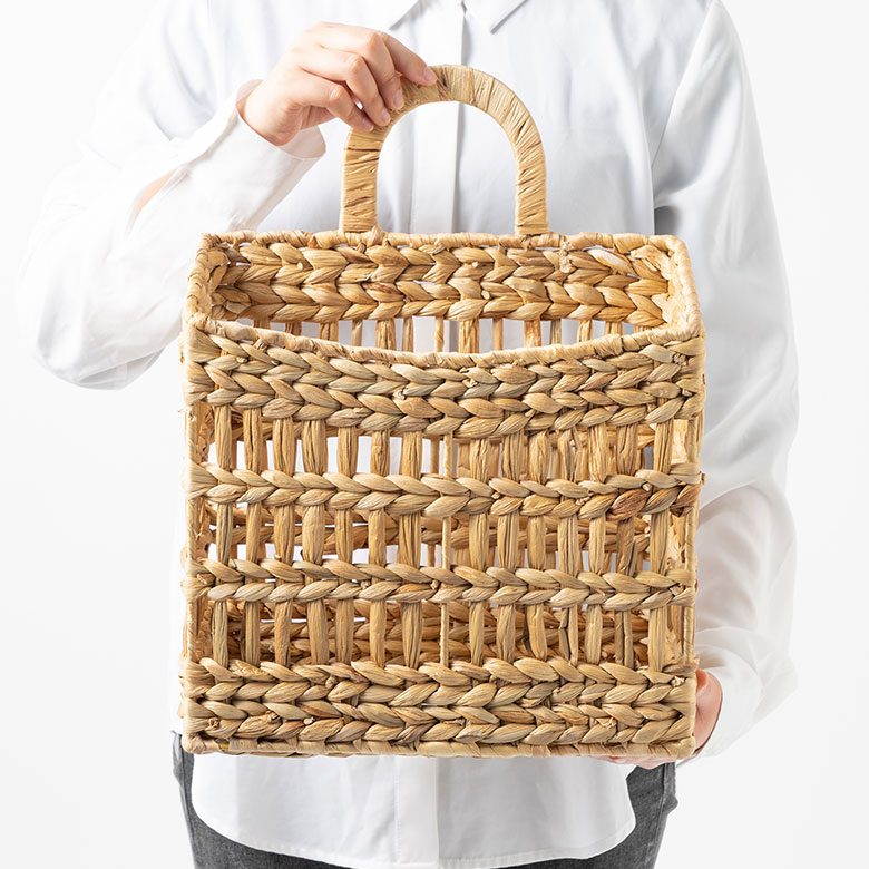 雑誌などの収納に便利な大きめサイズ