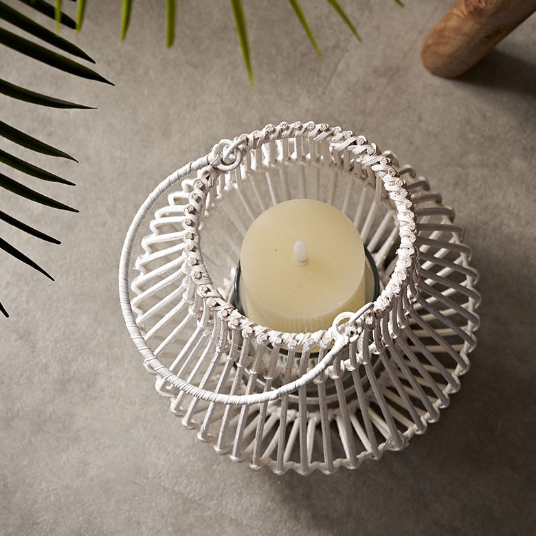 ひとつひとつ職人の手で丁寧に作られています