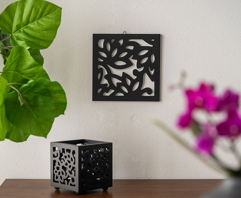 オリエンタルなデザインの彫刻アート