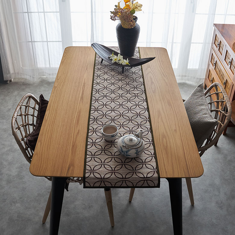 天然素材のテーブルクロス