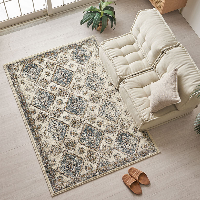 空間の印象を変える、ペルシャ絨毯風デザイン