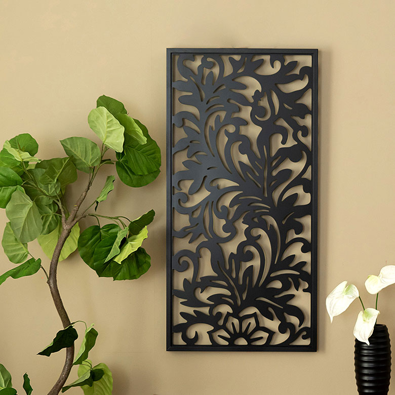 オリエンタルなデザインの彫刻アート