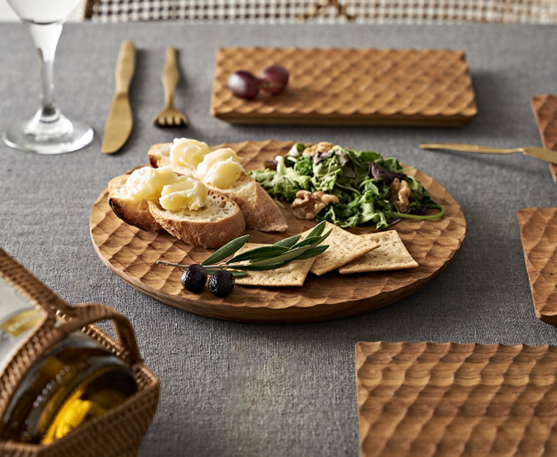 テーク無垢材の食器