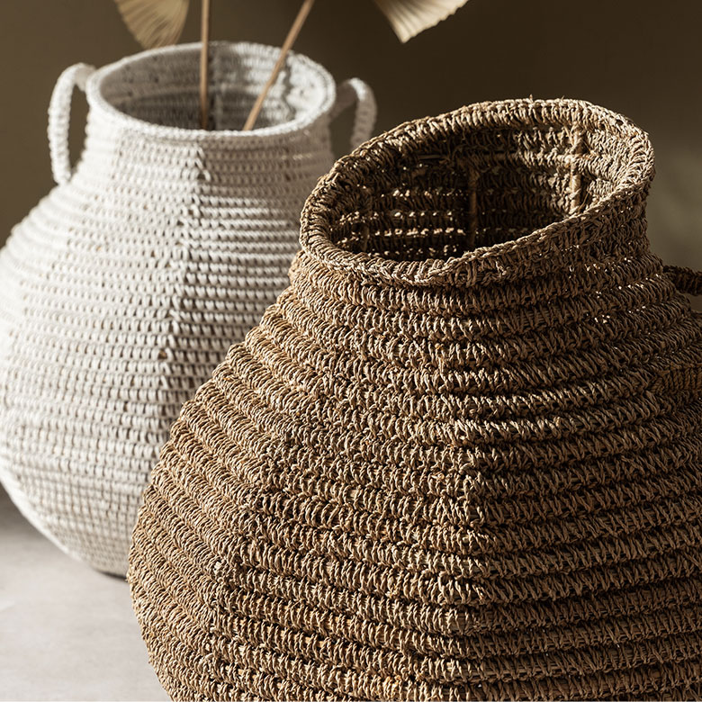 異素材を編み上げたカゴ