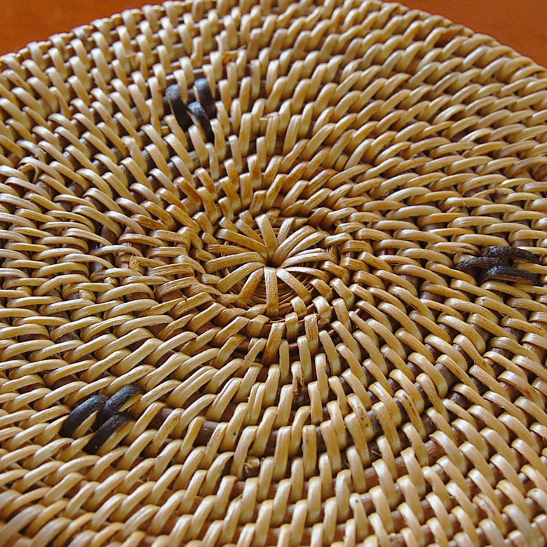 深みのある落ち着いた色合いのナチュラルカラー