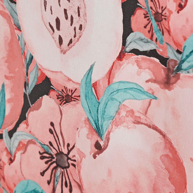 絵画のような風合いを出すキャンバス生地