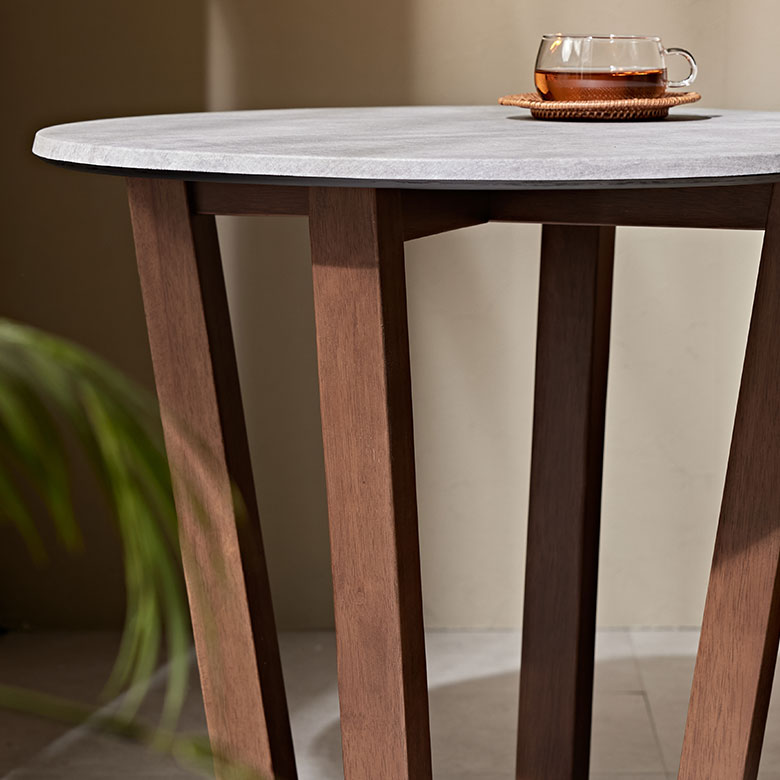 シックなウッド素材