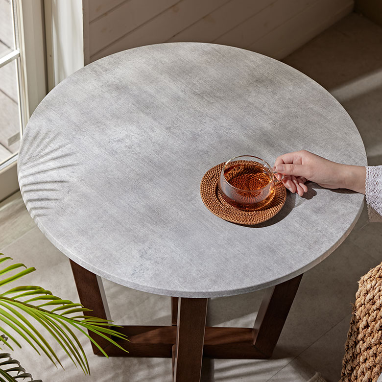 コンパクトなサイドテーブル