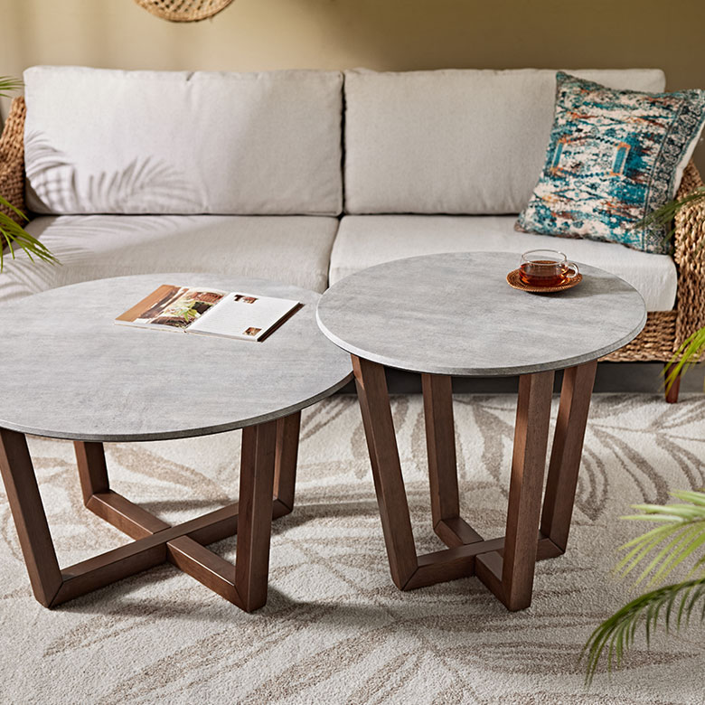 シャープなウッド脚