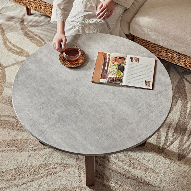 コンパクトなサイドテーブル