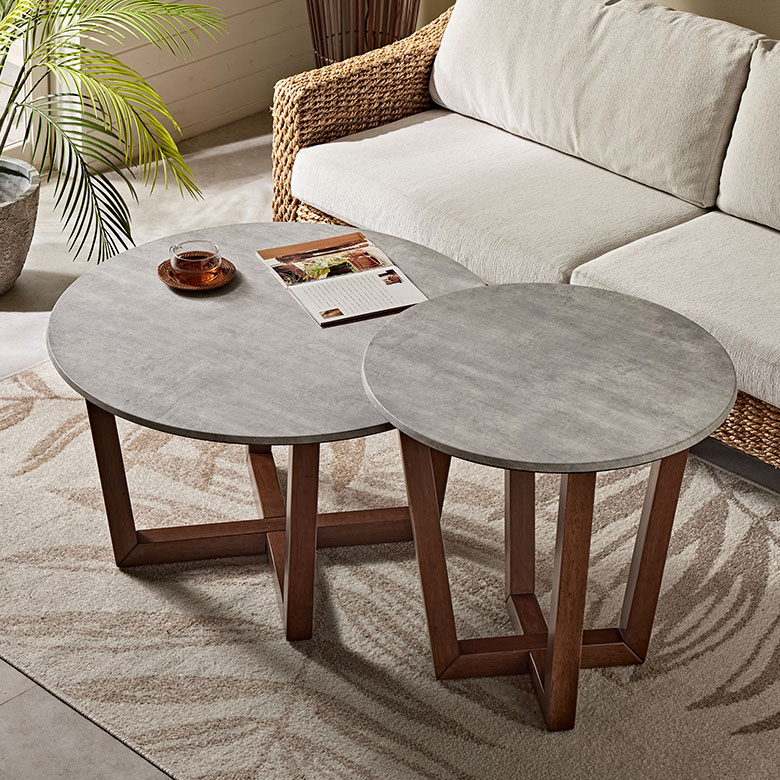 シャープなウッド脚