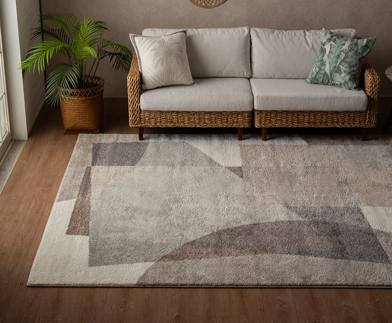 ベーシックカラーのアクセントラグ