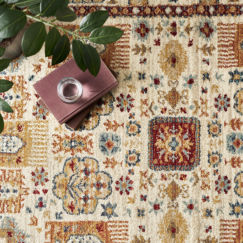 お部屋のアクセントになるウィルトン織りのデザインラグ