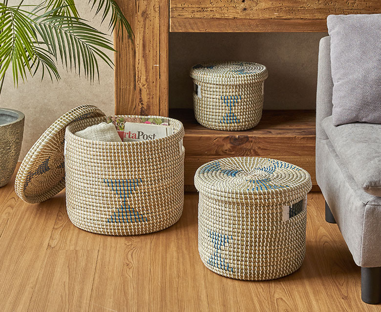 天然素材のカゴ収納