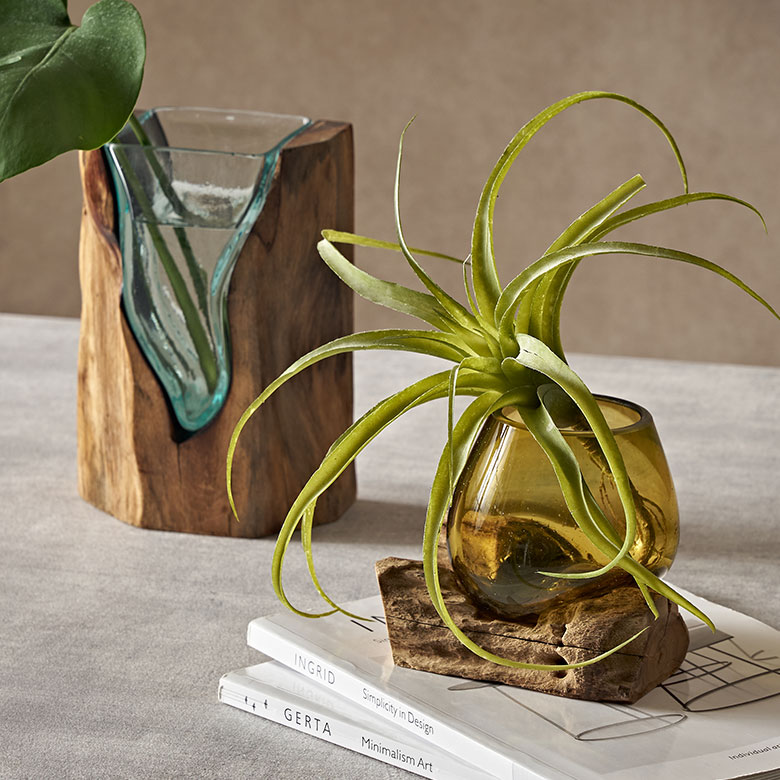 グリーンに合う花器