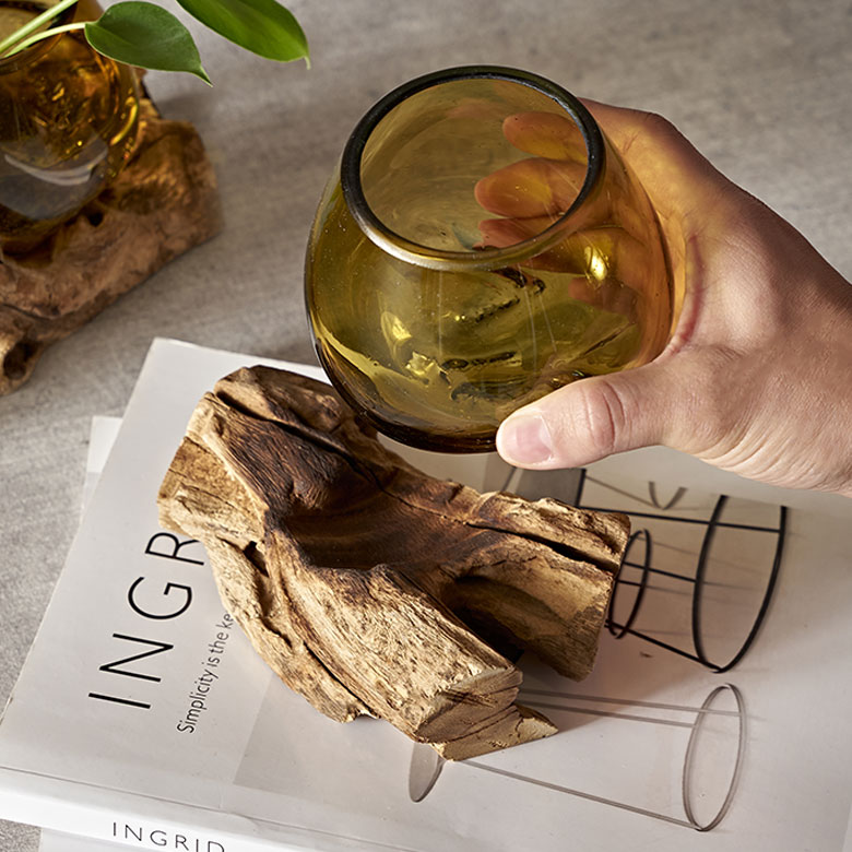 手作業で作られたガラスボウル