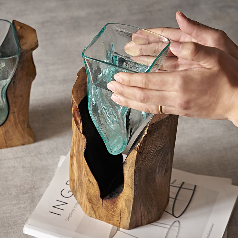 手作業で作られたガラスベース