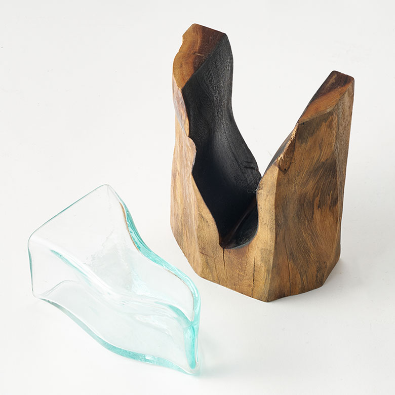 異素材を合わせたユニークな花瓶