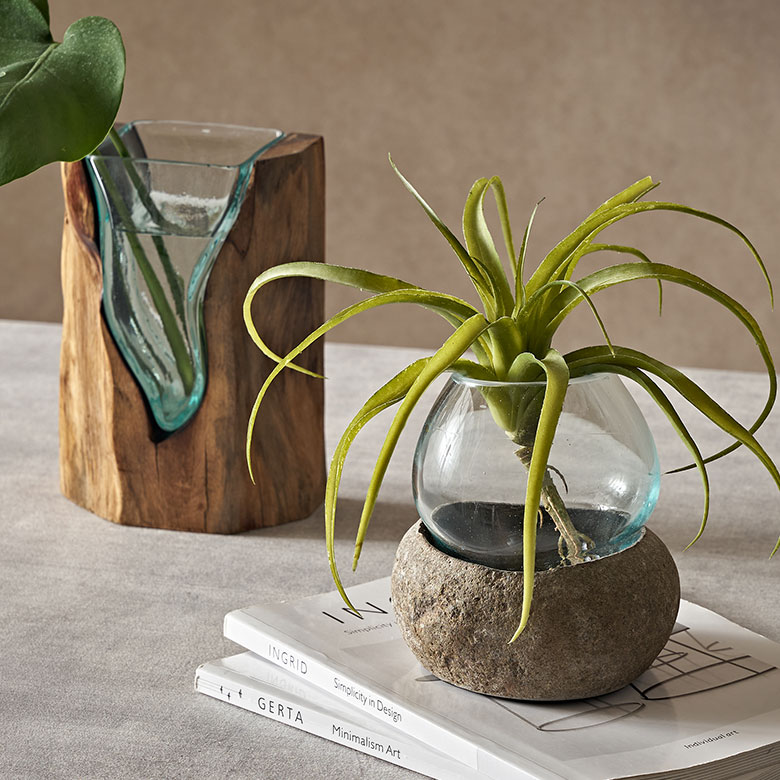 グリーンに合う花器