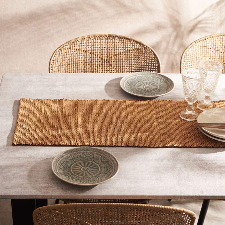 どんな食器とも好相性のアタ