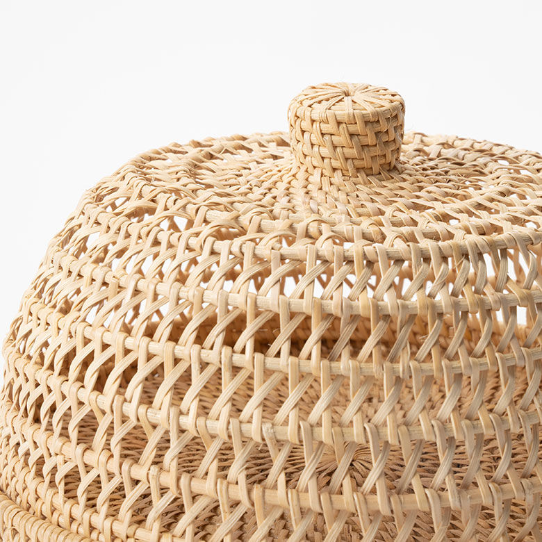 涼し気なラタンの透かし編み