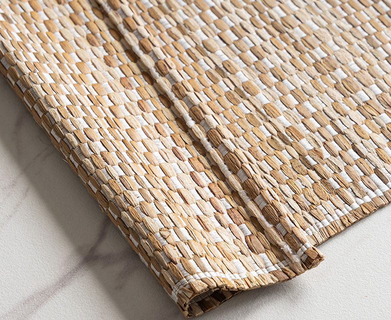 丸めて収納しやすい素材