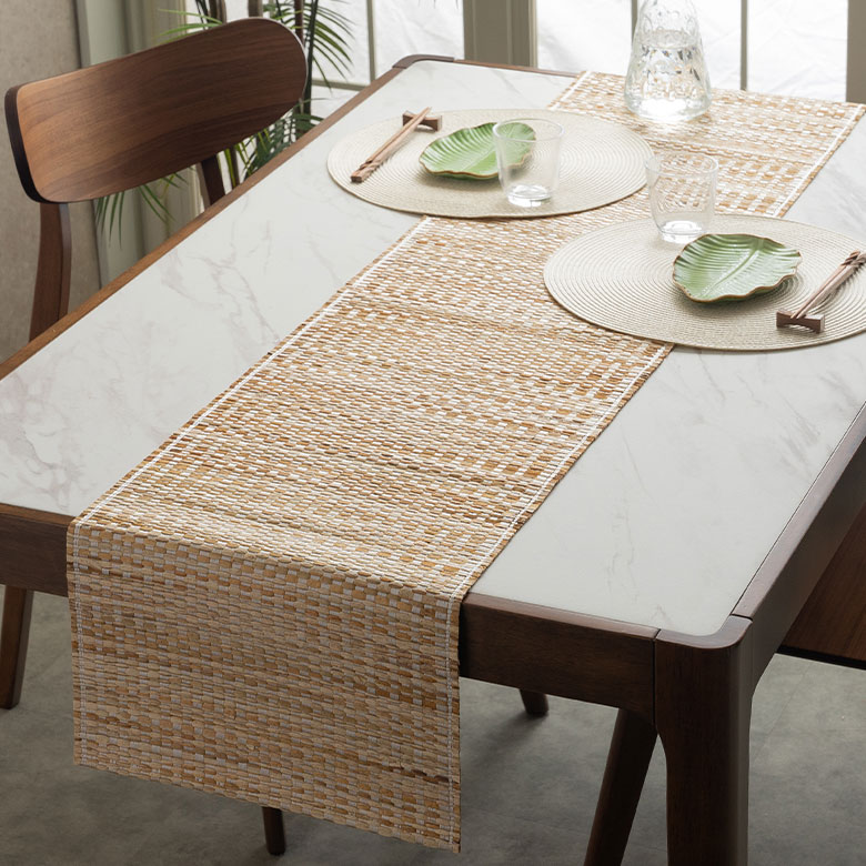 テーブルランナーもございます。