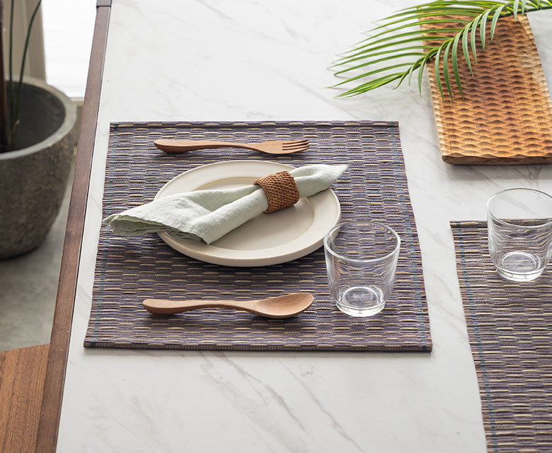 アジアンリゾートのな空間を作るテーブルクロス