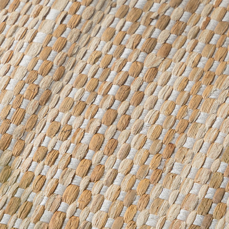 ナチュラルカラーのテーブルランナー