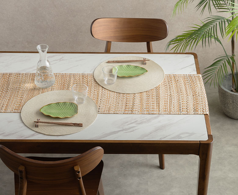 無地のデザインのテーブルライナー