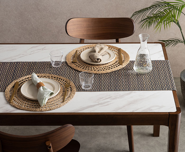 無地のデザインのテーブルライナー