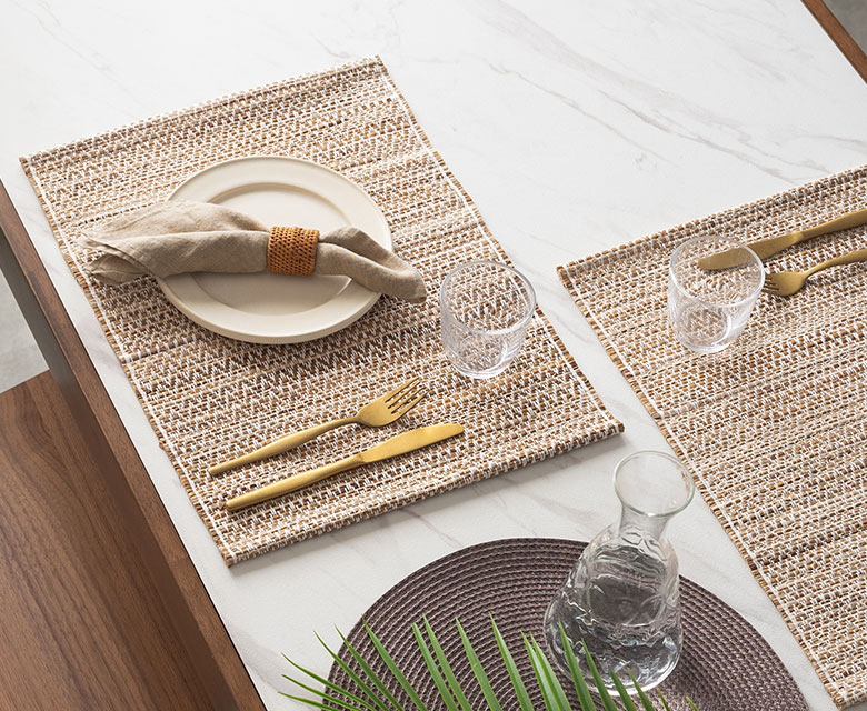 シンプルデザインのプレイスマット