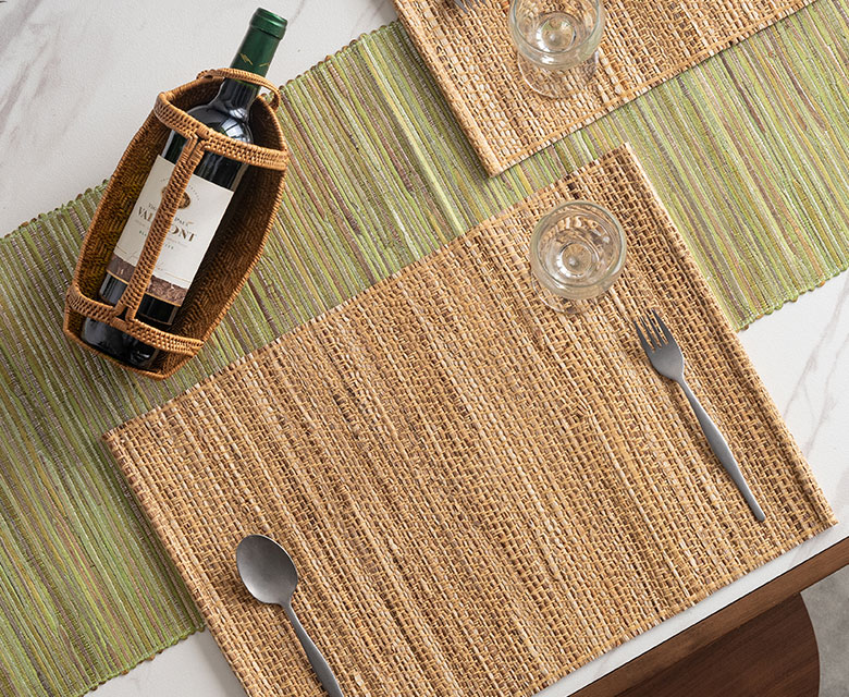 ハンドメイドのテーブルウェア