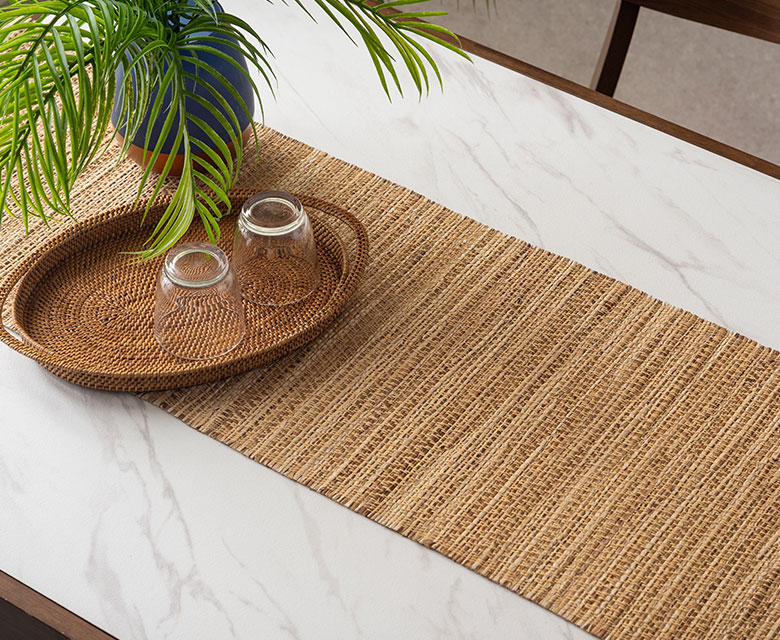 アジアンリゾートのな空間を作るテーブルクロス