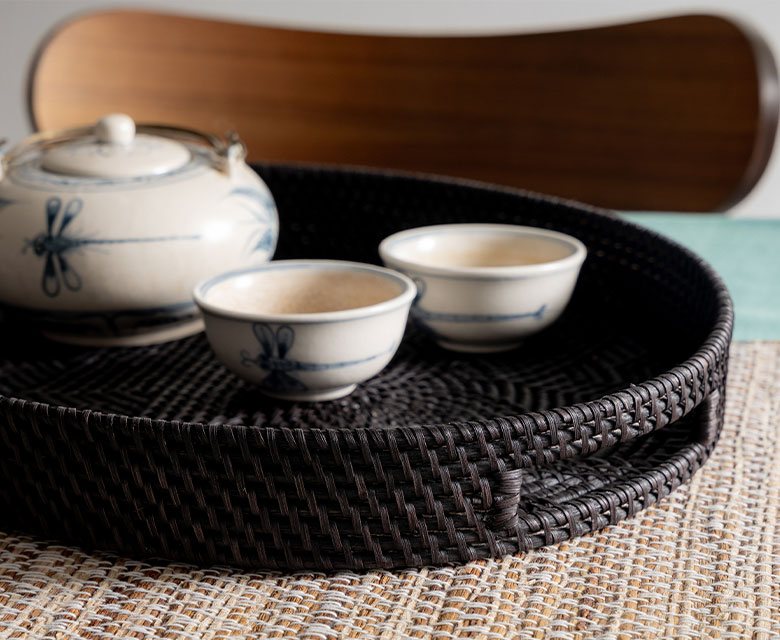 ラタンのオーバルトレー。ブラック。エスプレッソ。