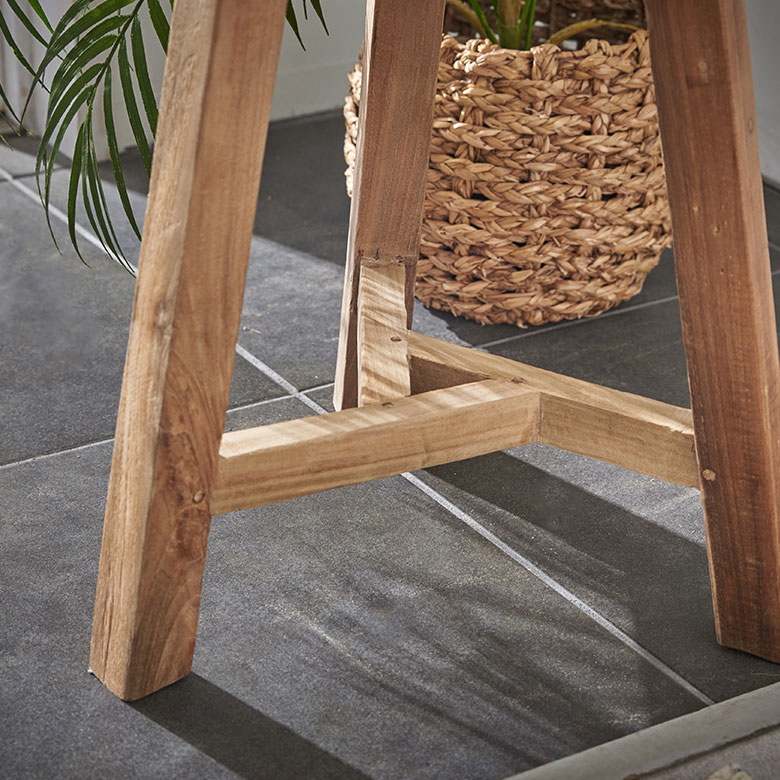 3本脚で個性的なデザイン