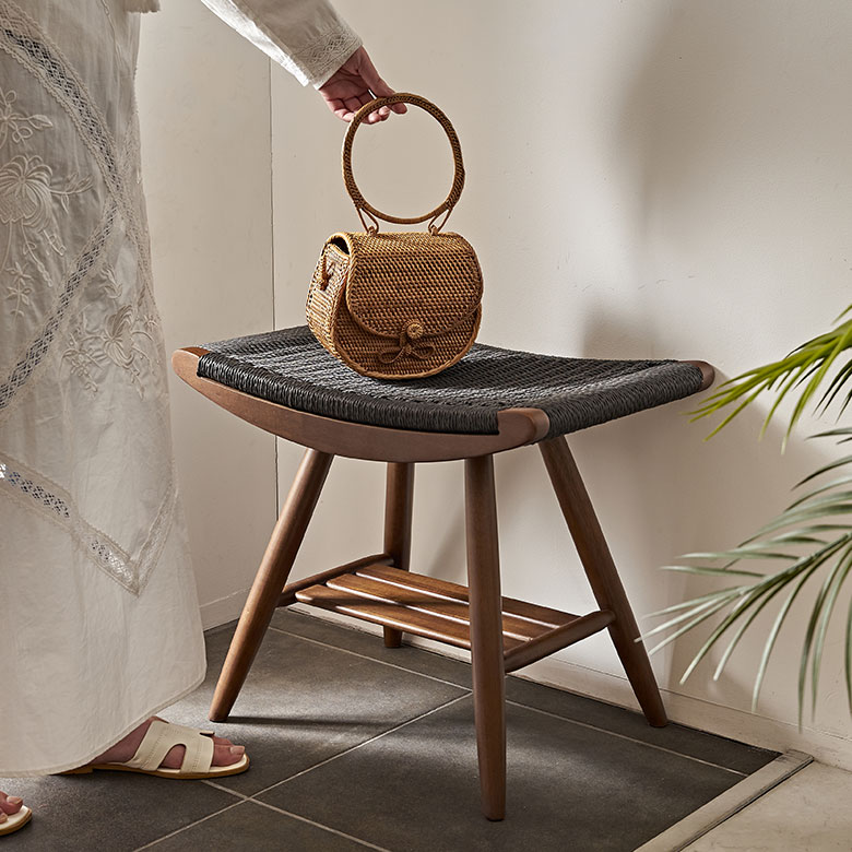 ダイニングや玄関、ベッドサイドなどに