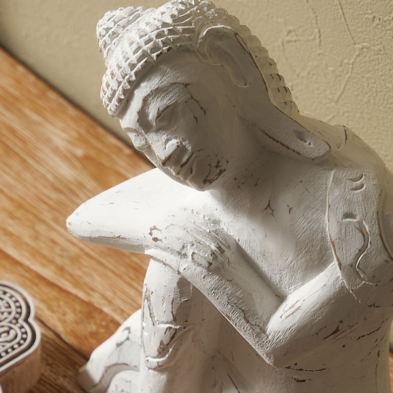 木彫りのブッダオブジェ