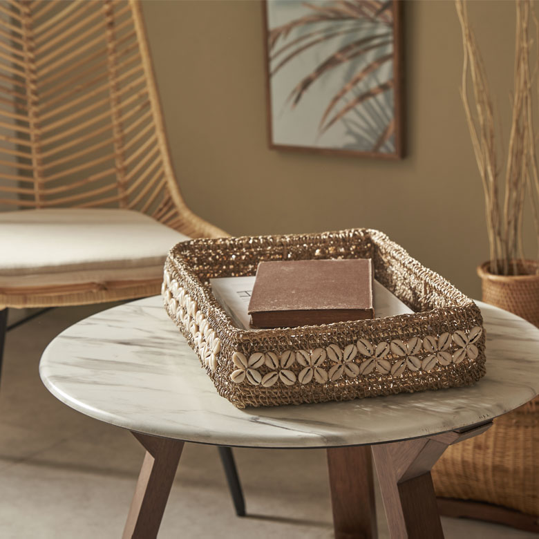 生活感が出がちな日用品もエレガントに収納