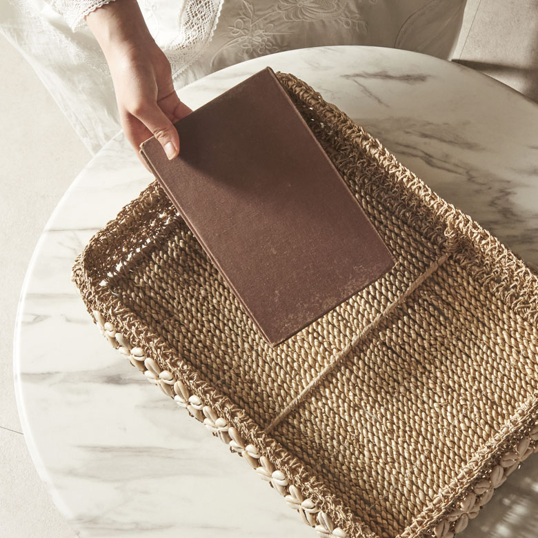 フレームにはアイアンを使用し型崩れしにくく丈夫