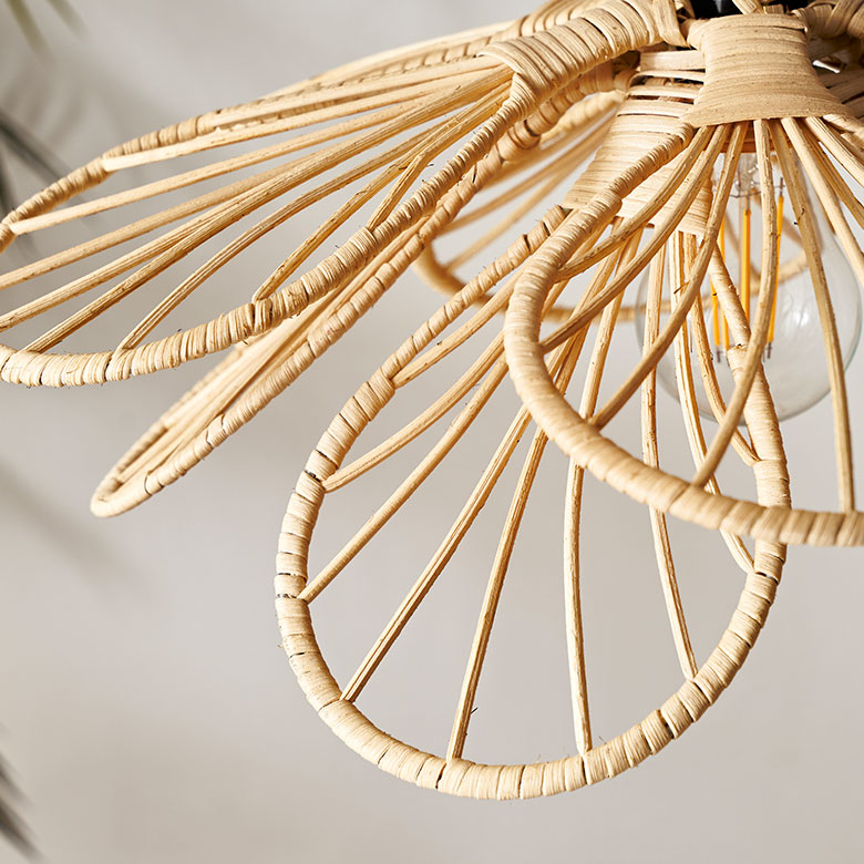 華やかなリゾート空間を楽しめる天然素材ラタン(とう)のライト
