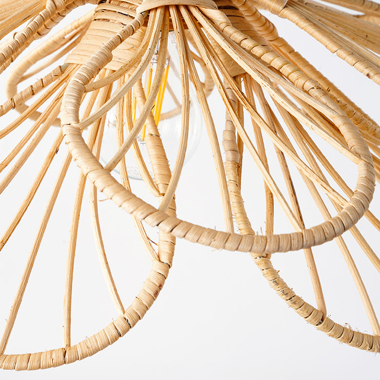 ラタンの魅力たっぷりのハンドメイド天井照明