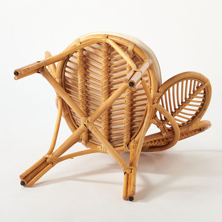 ラタン製のイス