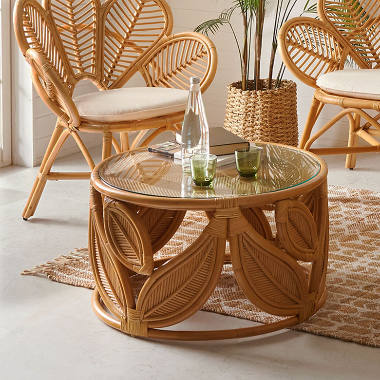 透け感あるガラス天板のラウンド型リビングテーブル