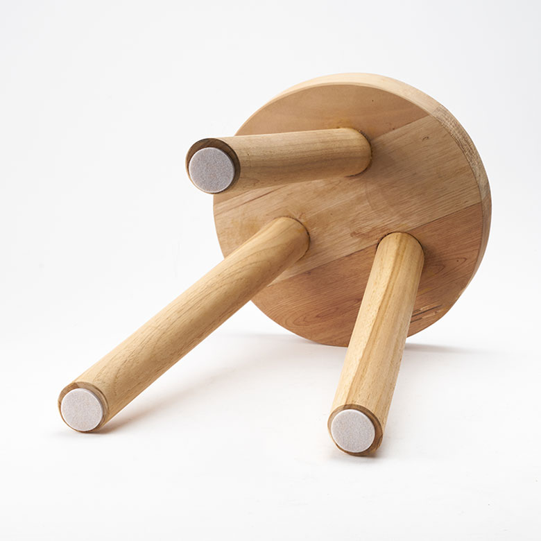 しっかりとした作りの古材のスツール