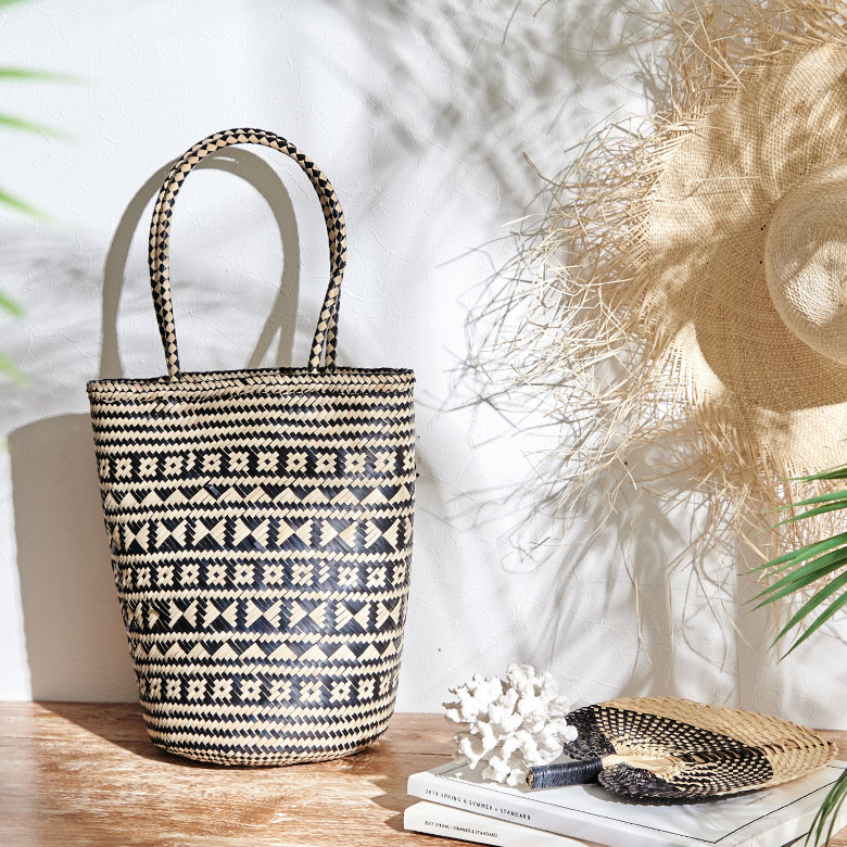 リゾートにぴったりなアジアントートバッグ