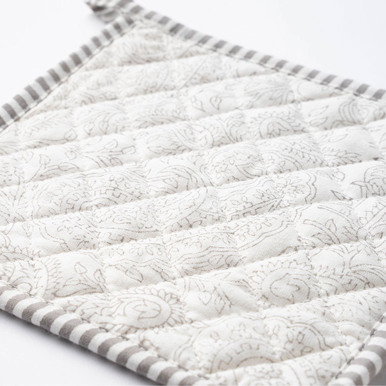 厚手のコットン素材