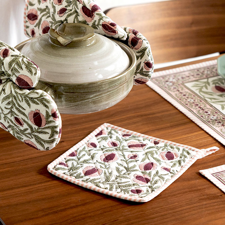 ピンクのアジアンキッチングッズ