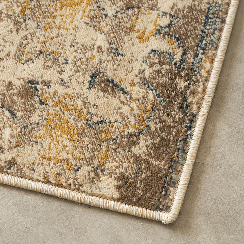 しっかりと縫い上げられており、端がほつれてくるのを防いでくれます